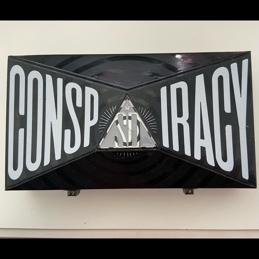 Jeffree Star x Shane Dawson Conspiracy palette